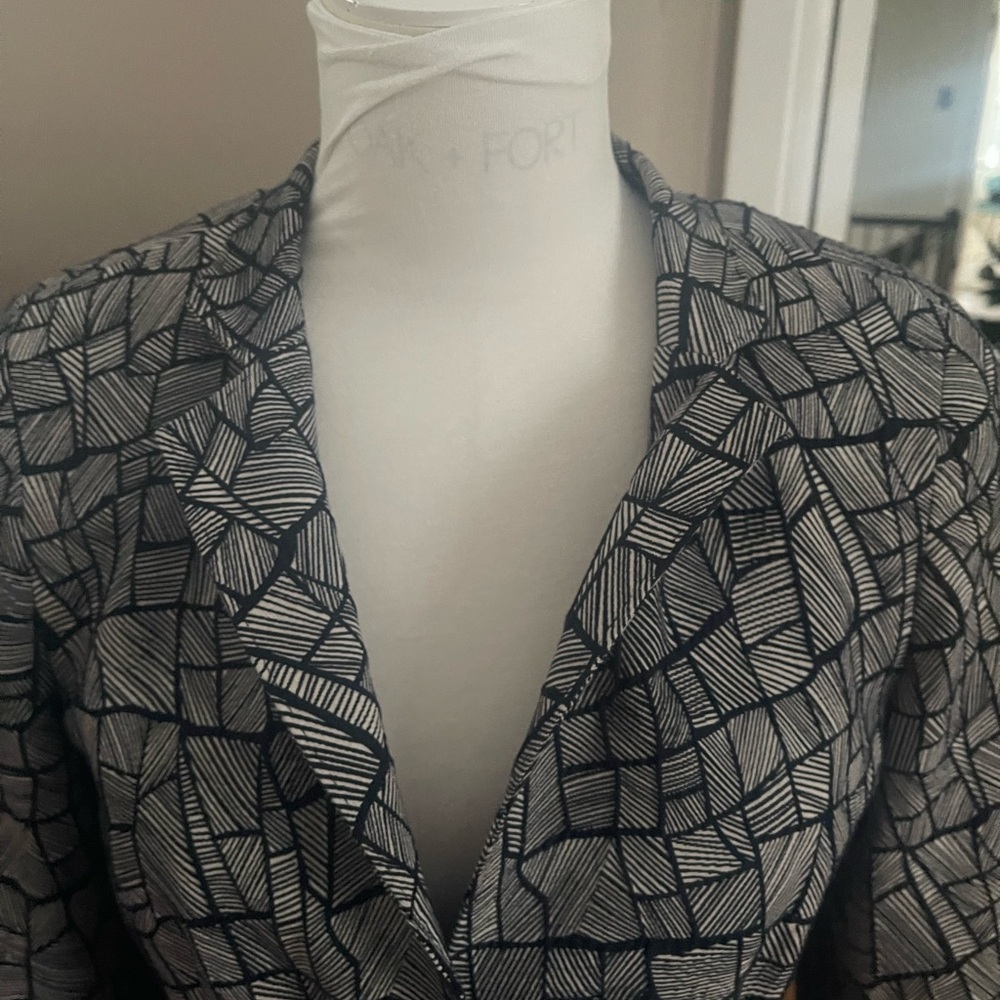 MaxMara Geometric Black and White jacket - Picture 6 of 11